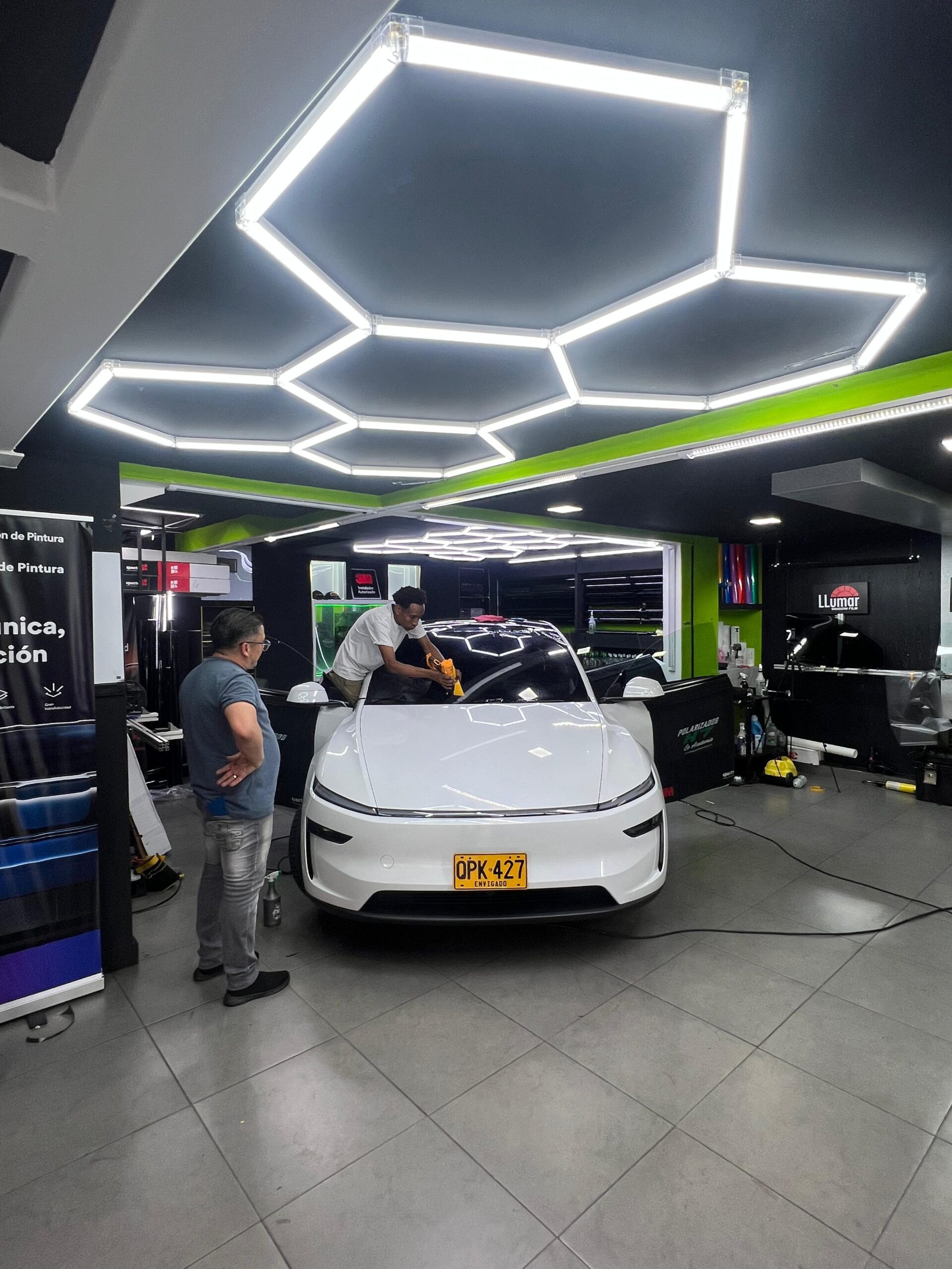 Instalación profesional polarizados Tesla